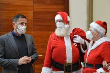 Presentación del proyecto 'Telde en Navidad' con presencia de Papá Noel y su esposa/TA.